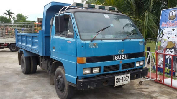 หกล้อดั้ม อีซูซุ NPRNPR-59LU5M-115แรง เกียร์สั้น power ล่างใหญ่ ท้าย Fยาง 8.25ดีทุกเส้น รถสภาพดีเดิมๆพร้อมจะไปลุย เมืองอุบล ครับท่าน