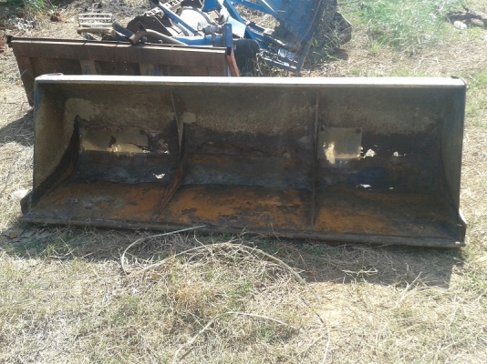 ขายแล้วขอบคุณ.เฮียสมหมาย ประจวบฯ ชุดตักหน้ารถไถฟอร์ด NH 6640 ตรงรุ่น ยี่ห้อFAUCHEUX F30 ปี1994 สภาพสวย มีงาเสียบหญ้า  ราคา95,000บาท.