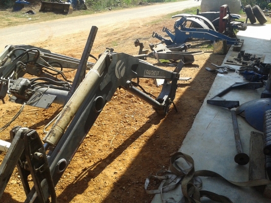 ขายแล้วขอบคุณ.เฮียสมหมาย ประจวบฯ ชุดตักหน้ารถไถฟอร์ด NH 6640 ตรงรุ่น ยี่ห้อFAUCHEUX F30 ปี1994 สภาพสวย มีงาเสียบหญ้า  ราคา95,000บาท.