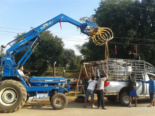 ขายแล้วขอบคุณ.เฮียสมหมาย ประจวบฯ ชุดตักหน้ารถไถฟอร์ด NH 6640 ตรงรุ่น ยี่ห้อFAUCHEUX F30 ปี1994 สภาพสวย มีงาเสียบหญ้า  ราคา95,000บาท.