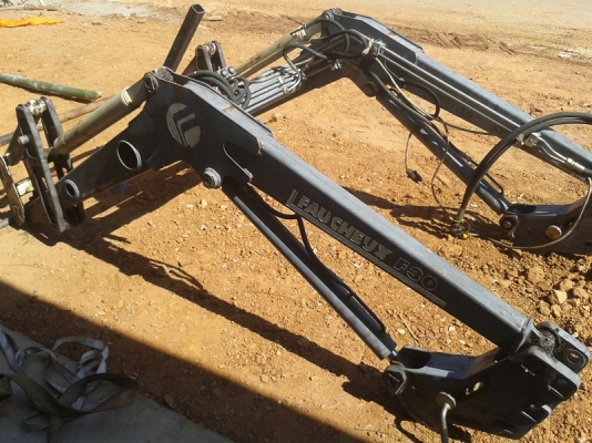 ขายแล้วขอบคุณ.เฮียสมหมาย ประจวบฯ ชุดตักหน้ารถไถฟอร์ด NH 6640 ตรงรุ่น ยี่ห้อFAUCHEUX F30 ปี1994 สภาพสวย มีงาเสียบหญ้า  ราคา95,000บาท.