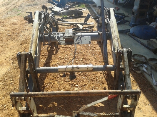 ขายแล้วขอบคุณ.เฮียสมหมาย ประจวบฯ ชุดตักหน้ารถไถฟอร์ด NH 6640 ตรงรุ่น ยี่ห้อFAUCHEUX F30 ปี1994 สภาพสวย มีงาเสียบหญ้า  ราคา95,000บาท.