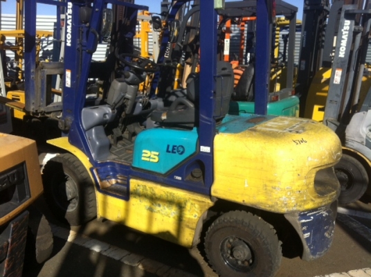 ขายฟอร์คลิฟต์ KOMUTSU FD25-12 , ดีเซล ,  AT ( Specs Japan ) เสาสูง 3 M , สภาพพร้อมใช้งาน,   สีเดิมและตัวถังสภาพเดิมจากญี่ปุ่น (รับประกันเครื่องยนต์ 3 เดือน จัดส่งฟรีทั่วประเทศ)