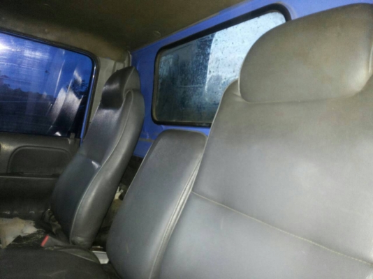 รถบรรทุก 6 ล้อ พื้นเรียบ ยี่ห้อ ISUZU  110  แรงม้า