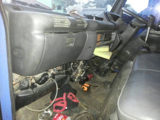 รถบรรทุก 6 ล้อ พื้นเรียบ ยี่ห้อ ISUZU  110  แรงม้า