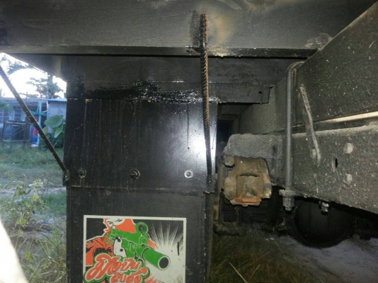 รถบรรทุก 6 ล้อ พื้นเรียบ ยี่ห้อ ISUZU  110  แรงม้า