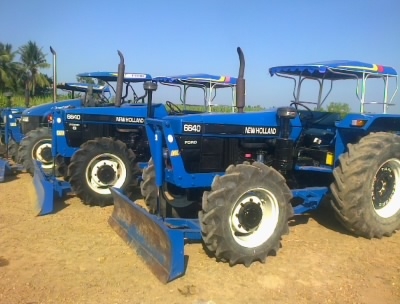 ขาย  รถไถFORD  รุ่น6640คานหน้าNEWHOLLAND  มีทะเบียนพร้อมใช้สนใจ0810076640