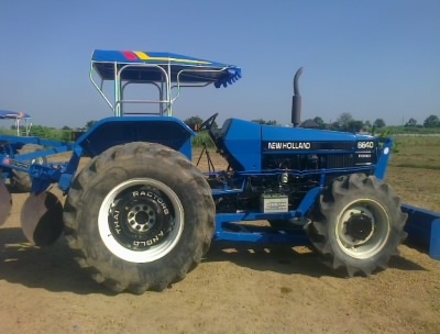 ขาย  รถไถFORD  รุ่น6640คานหน้าNEWHOLLAND  มีทะเบียนพร้อมใช้สนใจ0810076640