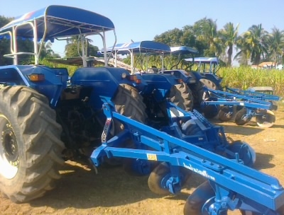 ขาย  รถไถFORD  รุ่น6640คานหน้าNEWHOLLAND  มีทะเบียนพร้อมใช้สนใจ0810076640