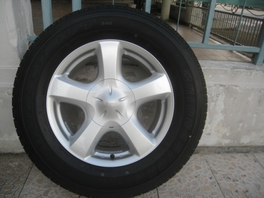 ขายล้อแม็กป้ายแดง dmax 17"  พร้อมยางปี14 สนใจติดต่อเล็กคลองสามครับ 081-3747940