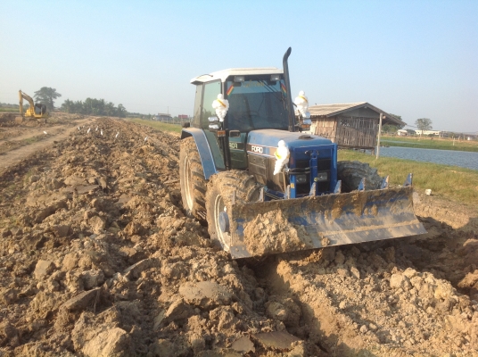 ขายรถไถ8240(7840)รถสวยแอรเย็นสีเดิมเอกสารพร้อมโอน