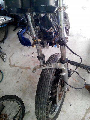 ชุดล้อแม็กหน้าหลังพร้อมโช้คหน้าดิสเบรค เสตอร์หลัง แผงคอ ยามาฮ่า xj 400 cc ราคา 4000 บาท