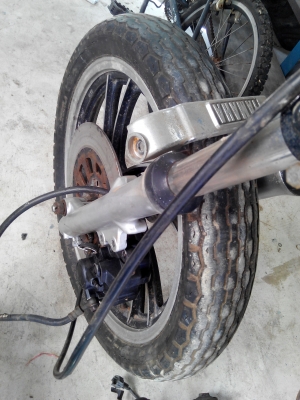 ชุดล้อแม็กหน้าหลังพร้อมโช้คหน้าดิสเบรค เสตอร์หลัง แผงคอ ยามาฮ่า xj 400 cc ราคา 4000 บาท