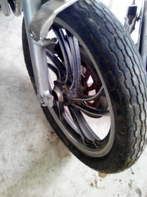 ชุดล้อแม็กหน้าหลังพร้อมโช้คหน้าดิสเบรค เสตอร์หลัง แผงคอ ยามาฮ่า xj 400 cc ราคา 4000 บาท