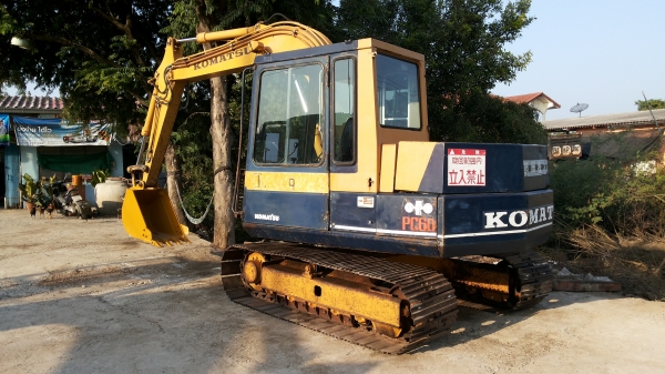 ขายด่วนรถเเม็คโคร KOMATSU PC60-5 รถนอกมีระบบหัวลายกะแทกรถยังไม่เคยใช้งานในเมืองไทยเลย