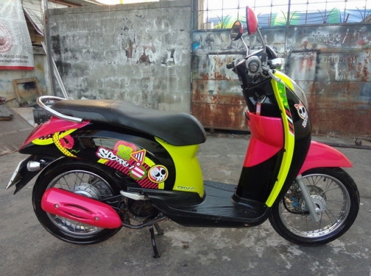Scoopy-i สีชมพู-ดำ หัวฉีดประหยัดน้ำมัน ราคาถูกครับ