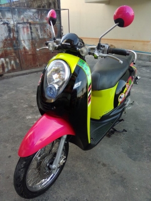 Scoopy-i สีชมพู-ดำ หัวฉีดประหยัดน้ำมัน ราคาถูกครับ