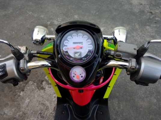 Scoopy-i สีชมพู-ดำ หัวฉีดประหยัดน้ำมัน ราคาถูกครับ