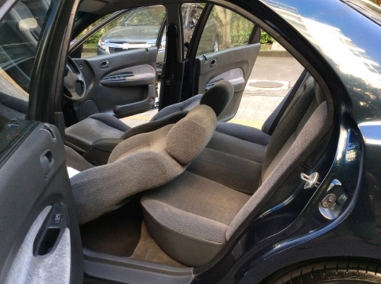 ขายรถมาสด้า 323 ซีดาน ปี 96 เครื่องเดิม 1.6 หัวฉีด เกียร์ธรรมดา ติดแก๊ส LPG  ภายในเดิมๆสวยมาก เบาะกำมะหยี่เดิมๆสะอาด เครื่องเสียง CD/จอทีวี LCD 7&quot; ซับเบส 10&quot; ใช้ได้หมด  กระจกไฟฟ้าทั้งคัน เพาเวอร์ แอร์เย็นฉ่ำ ตัวถังบางๆเดิมๆทั้งคัน สีสวยเงา รถสวย