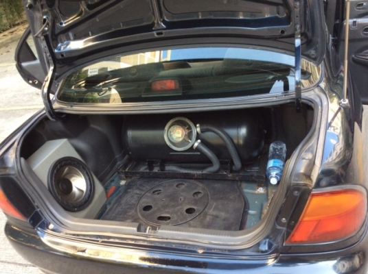 ขายรถมาสด้า 323 ซีดาน ปี 96 เครื่องเดิม 1.6 หัวฉีด เกียร์ธรรมดา ติดแก๊ส LPG  ภายในเดิมๆสวยมาก เบาะกำมะหยี่เดิมๆสะอาด เครื่องเสียง CD/จอทีวี LCD 7&quot; ซับเบส 10&quot; ใช้ได้หมด  กระจกไฟฟ้าทั้งคัน เพาเวอร์ แอร์เย็นฉ่ำ ตัวถังบางๆเดิมๆทั้งคัน สีสวยเงา รถสวย