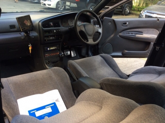 ขายรถมาสด้า 323 ซีดาน ปี 96 เครื่องเดิม 1.6 หัวฉีด เกียร์ธรรมดา ติดแก๊ส LPG  ภายในเดิมๆสวยมาก เบาะกำมะหยี่เดิมๆสะอาด เครื่องเสียง CD/จอทีวี LCD 7&quot; ซับเบส 10&quot; ใช้ได้หมด  กระจกไฟฟ้าทั้งคัน เพาเวอร์ แอร์เย็นฉ่ำ ตัวถังบางๆเดิมๆทั้งคัน สีสวยเงา รถสวย