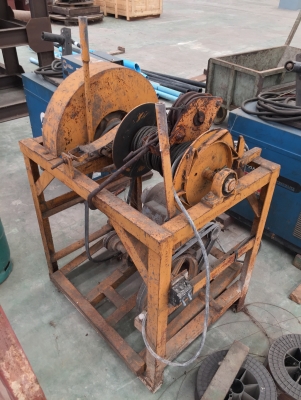 รอกไฟฟ้ายกกระป๋องปูน