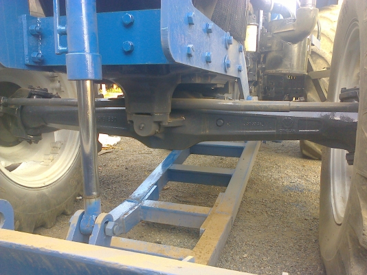 ขายรถไถฟอรด์ ออกห้าง  7840  คาน นิวฮอลแลน 6 สูบ  115  แรง   เกืยร  12  x  12     ดันหน้า หาง 4 ไคเฮงหลี  เล่มทะเบืยน