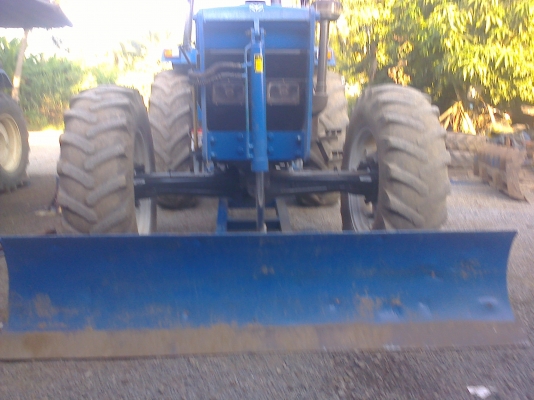 ขายรถไถฟอรด์ ออกห้าง  7840  คาน นิวฮอลแลน 6 สูบ  115  แรง   เกืยร  12  x  12     ดันหน้า หาง 4 ไคเฮงหลี  เล่มทะเบืยน