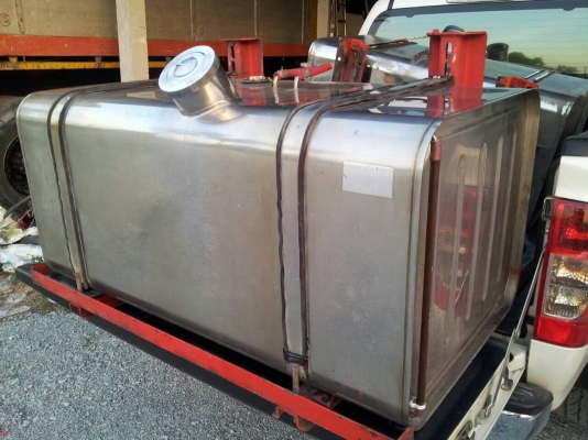 ขายถังน้ำมัน 3,000 ลิตร ลูกละ 20,500 บาท ครับ