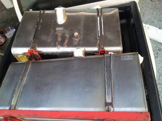 ขายถังน้ำมัน 3,000 ลิตร ลูกละ 20,500 บาท ครับ