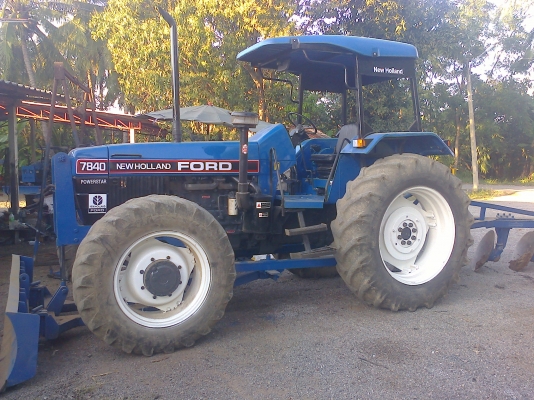 ขายรถไถฟอรด์ ออกห้าง  7840  คาน นิวฮอลแลน 6 สูบ  115  แรง   เกืยร  12  x  12     ดันหน้า หาง 4 ไคเฮงหลี  เล่มทะเบืยน