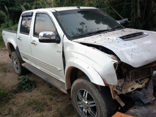 ขายแยกอะไหล่ทั้งคันดีแม็ค4ประตูถูกๆ สอบถามได้คร้าบ