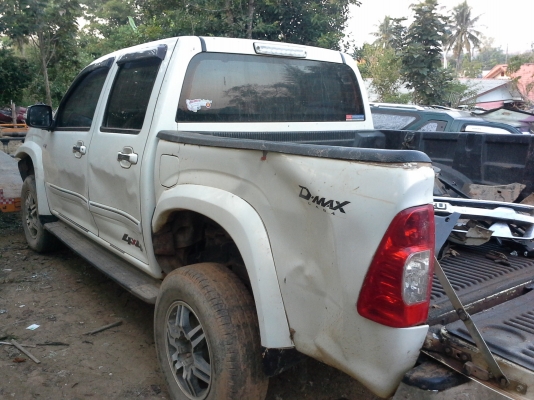 ขายแยกอะไหล่ทั้งคันดีแม็ค4ประตูถูกๆ สอบถามได้คร้าบ