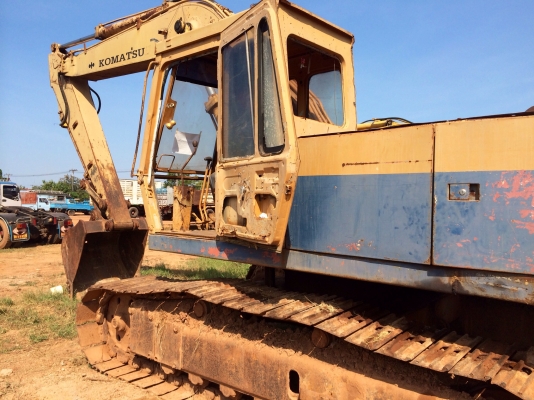 ขายด่วน  รถแบคโฮ   KOMATSU  200 - 2   พร้อมใช้งาน   สภาพดีมาก