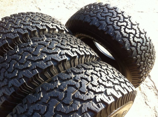 ขายยาง BF Goodrich All-terrain ขนาด 265 75 r16 สวยๆ