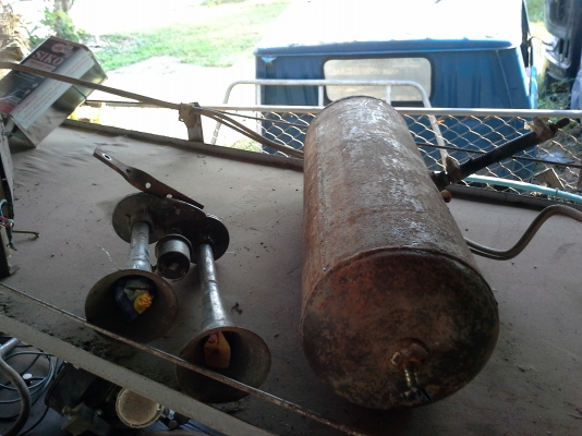 ขายแตรลมใช้งานได้ปกติ ปากแตร+ถังลม ขายถูก1800-