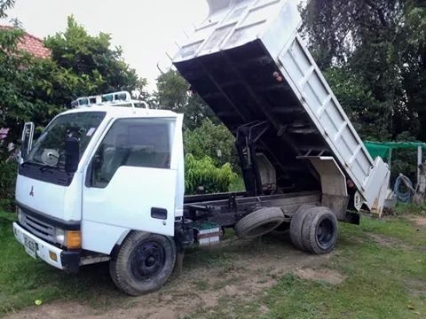 ขายรถหกล้อดั้มมิตซู สภาพสวย เครื่อง115 สภาพสวย พื้นกะบะฝาข้างกิ๊กๆ