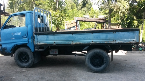 ขายรถ4ล้อ เอาไปทำอีแต๋นช่วงล่างดีแซสซึสวย เครื่องหลวมหน่อยแต่ติดง่าย ขับได้ไปไกลสบาย ทะเบียน ม.89 เอกสารครบหัวไม่สวยต้องเปลี่ยน ยางดี ขาย 65000 บาท