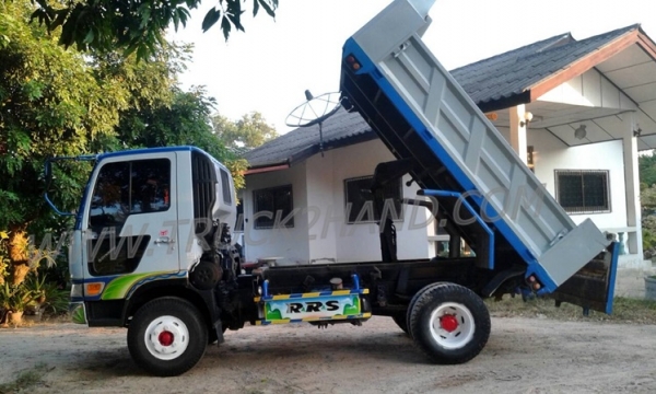 รถบรรทุก 6 ล้อดัมพ์ ยี่ห้อ HINO ปีจดทะเบียน 2526  210 แรงม้า