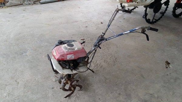 รถพรวนดินเดินตาม ขนาด 2.5 แรง เก่าญี่ปุ่น เครื่องยนต์ HONDA พร้อมชุดพรวนดิน รถพร้อมทำงาน รถพรวนดินเดินตาม ขนาด 2.5 แรง เก่าญี่ปุ่น เครื่องยนต์ HONDA พร้อมชุดพรวนดิน รถพร้อมทำงาน