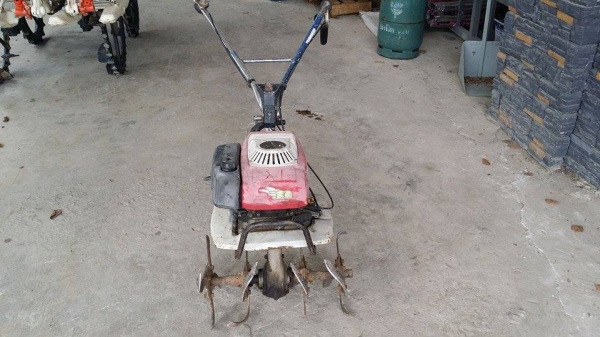 รถพรวนดินเดินตาม ขนาด 2.5 แรง เก่าญี่ปุ่น เครื่องยนต์ HONDA พร้อมชุดพรวนดิน รถพร้อมทำงาน รถพรวนดินเดินตาม ขนาด 2.5 แรง เก่าญี่ปุ่น เครื่องยนต์ HONDA พร้อมชุดพรวนดิน รถพร้อมทำงาน