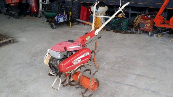รถพรวนดิน ROBIN  เก่าญี่ปุ่น ขนาด 3.5 แรง เครื่องยนต์ติดง่าย  สภาพดีพร้อมใช้งาน  รอบตีช้าแต่สามารถพรวนดินได้ลึก