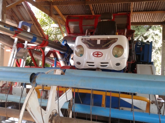 ขายรถเกี่ยวศักดิ์พัฒนา เครื่อง JO8C อุ้ม 2.3 ตันตัวเดิน 10 HT ราคา 800,000 บาท ลดได้