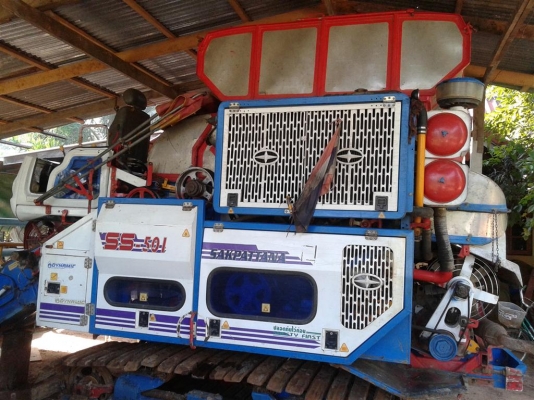 ขายรถเกี่ยวศักดิ์พัฒนา เครื่อง JO8C อุ้ม 2.3 ตันตัวเดิน 10 HT ราคา 800,000 บาท ลดได้