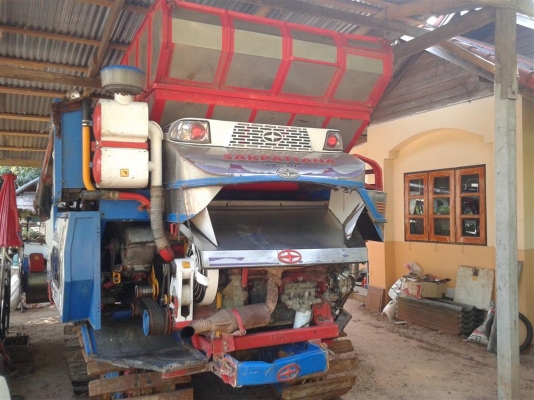 ขายรถเกี่ยวศักดิ์พัฒนา เครื่อง JO8C อุ้ม 2.3 ตันตัวเดิน 10 HT ราคา 800,000 บาท ลดได้