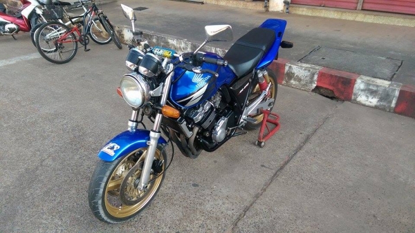 ขาย HONDA CB400 ปี95 ของแต่งล้น ท่อแต่ง YOSHIMURA ท้ายแต่งเทค3 ทั้งชุด มือเบรคแต่งปรับระดับ ไฟหน้าตาเพชร สเตอทอง แฮนด์บาร์ ปั๊มบนแต่ง อินวอยส์ สวยๆ คับ ราคา 53500 บาท ส่งได้ทั่วไทยคับ สนใจติดต่อ 081-0578282 ไอดีไลน์ POPBIGBIKESAKON คับ สนใจรถสวย ถูก ดี ต้