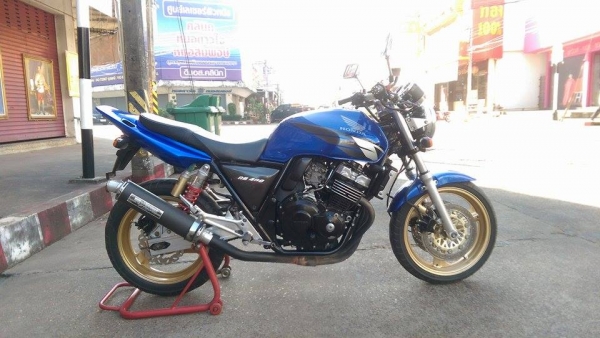 ขาย HONDA CB400 ปี95 ของแต่งล้น ท่อแต่ง YOSHIMURA ท้ายแต่งเทค3 ทั้งชุด มือเบรคแต่งปรับระดับ ไฟหน้าตาเพชร สเตอทอง แฮนด์บาร์ ปั๊มบนแต่ง อินวอยส์ สวยๆ คับ ราคา 53500 บาท ส่งได้ทั่วไทยคับ สนใจติดต่อ 081-0578282 ไอดีไลน์ POPBIGBIKESAKON คับ สนใจรถสวย ถูก ดี ต้