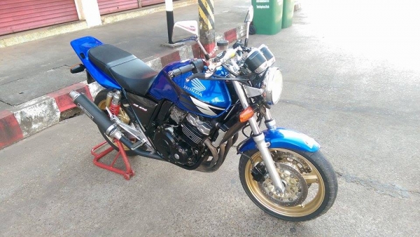 ขาย HONDA CB400 ปี95 ของแต่งล้น ท่อแต่ง YOSHIMURA ท้ายแต่งเทค3 ทั้งชุด มือเบรคแต่งปรับระดับ ไฟหน้าตาเพชร สเตอทอง แฮนด์บาร์ ปั๊มบนแต่ง อินวอยส์ สวยๆ คับ ราคา 53500 บาท ส่งได้ทั่วไทยคับ สนใจติดต่อ 081-0578282 ไอดีไลน์ POPBIGBIKESAKON คับ สนใจรถสวย ถูก ดี ต้