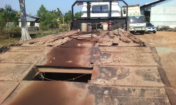 ขายด่วนรถสิบล้อUDหางเทนเลอร์2เพลาลากเเบกโฮpc200