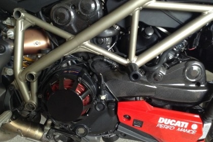 ธารนนทบุรี//ขาย ducati streetfighter 1100s ปี2012 สภาพนางฟ้า เครื่องดีมากท๊อกมาตามมือ ระบบไฟสมบูรณ์ทุกจุด ราคา 590,000 บาท ทะเบียนโอน